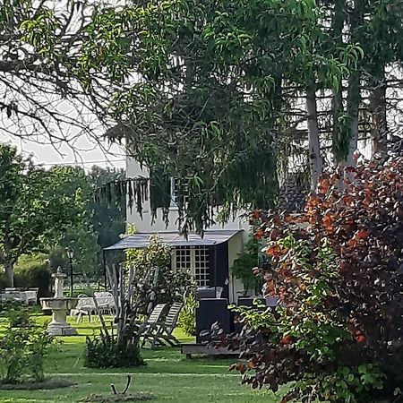 Le Savoir Vivre Bonnes (Charente) Exterior foto