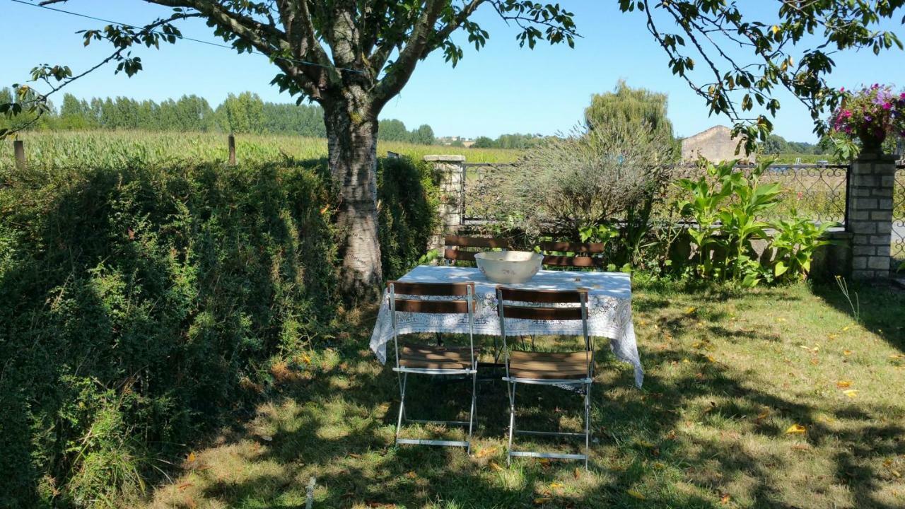 Le Savoir Vivre Bonnes (Charente) Exterior foto